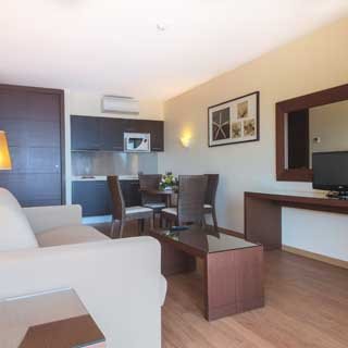 Hot&eacute;is Funchal Promo&ccedil;&otilde;es | Dom Pedro Garajau | Apartamento Club 1 Quarto Vista Jardim